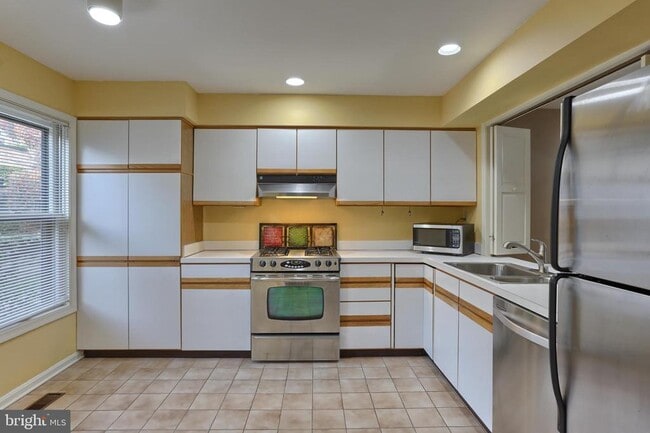 Building Photo - 1127 Wicklow Ct