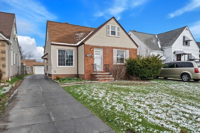 Building Photo - Beautiful Home in South Euclid