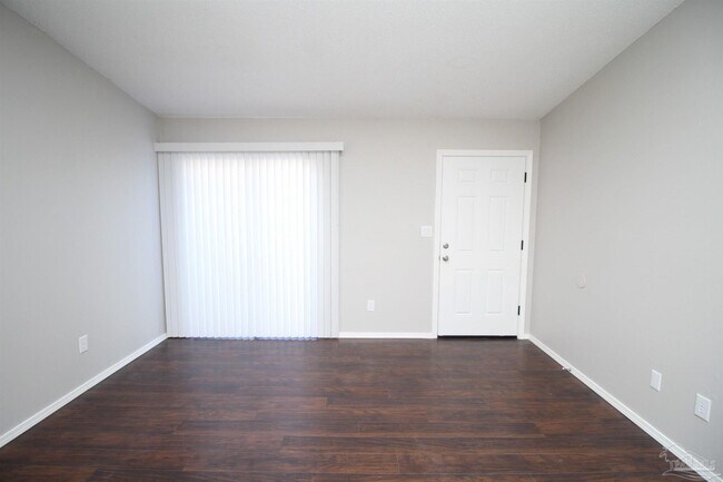 Foto del edificio - 6810 Tiki Ln