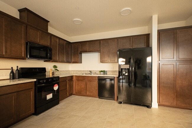 Building Photo - 932 N Olive Ave