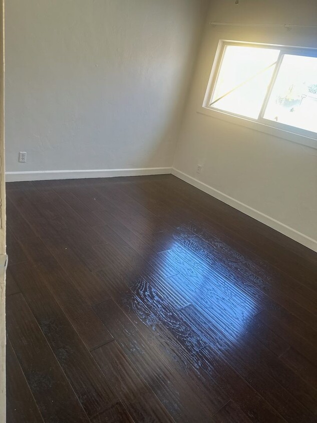 Building Photo - South Bakersfield Home 3 BD 1.5 BA