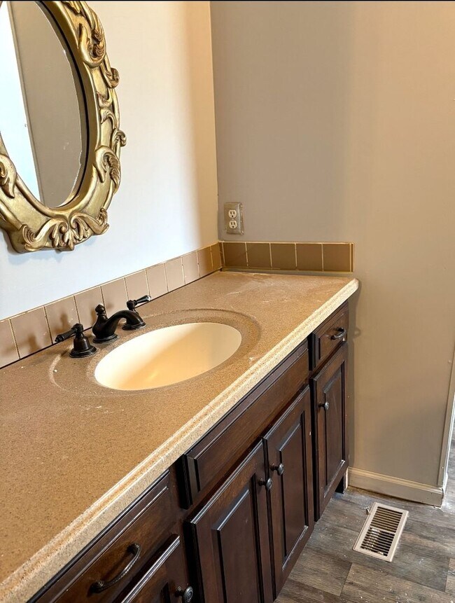 Building Photo - MOVE-IN SPECIAL!!!  $500 OFF 1ST MONTH OF RENT