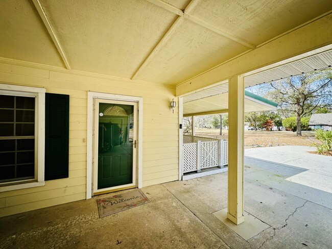 Separate private entrance - 1133 Glenwood Rd