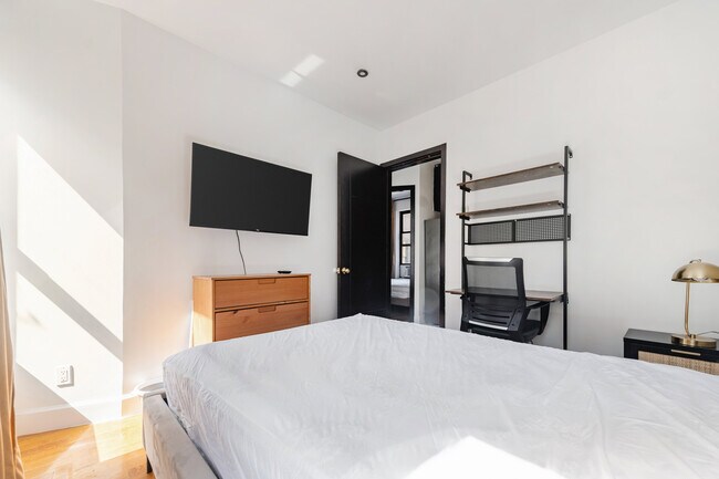 Foto del edificio - 4 W 108th St