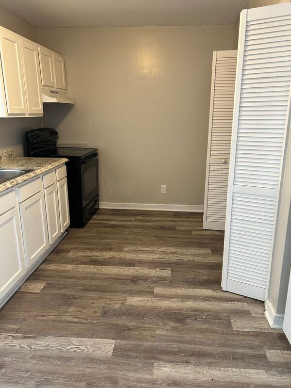 Building Photo - 6116 Overland Dr