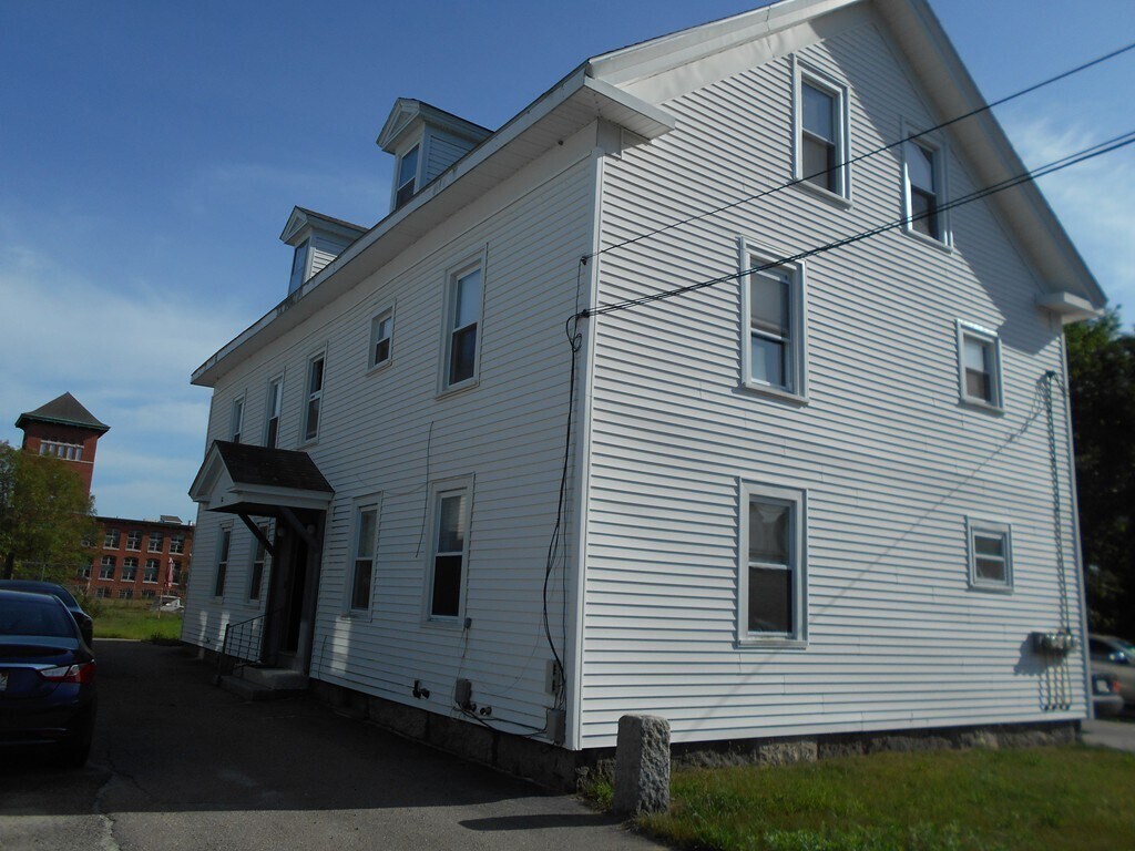 15 Ives St Unit A, Blackstone, MA 01504 Room for Rent in Blackstone