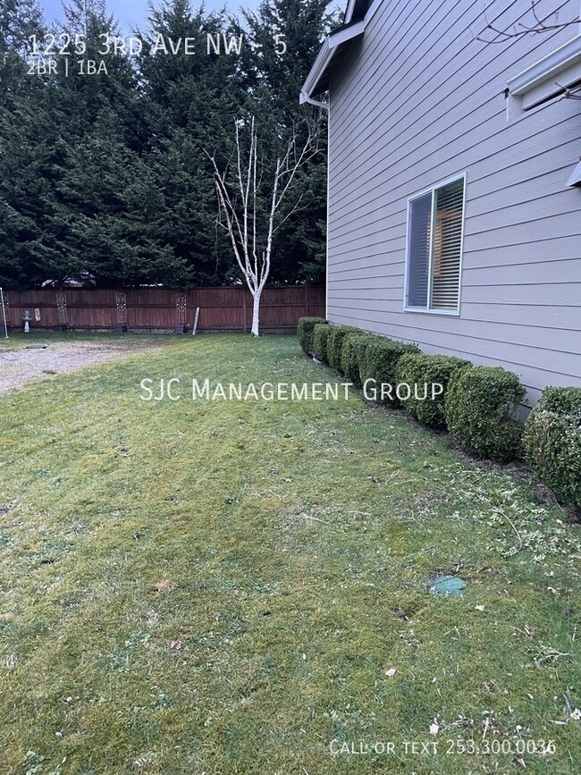 Building Photo - 1225 3rd Ave NW