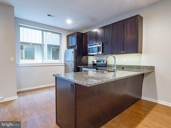 Building Photo - 1221 Mt Vernon St