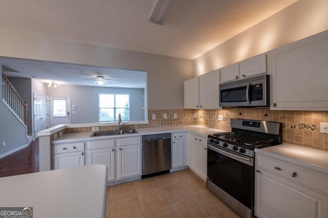 Foto del edificio - 4084 Howell Park Rd