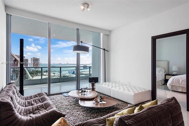 Foto del edificio - 900 Biscayne Blvd