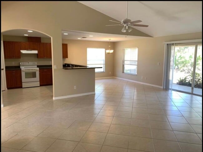 Building Photo - Charming 4 bed - 2 bath in North Port, Available Now!