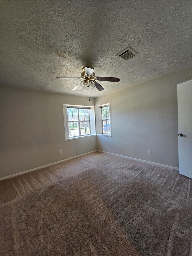 Foto del edificio - 25510 Thistlewaite Ln