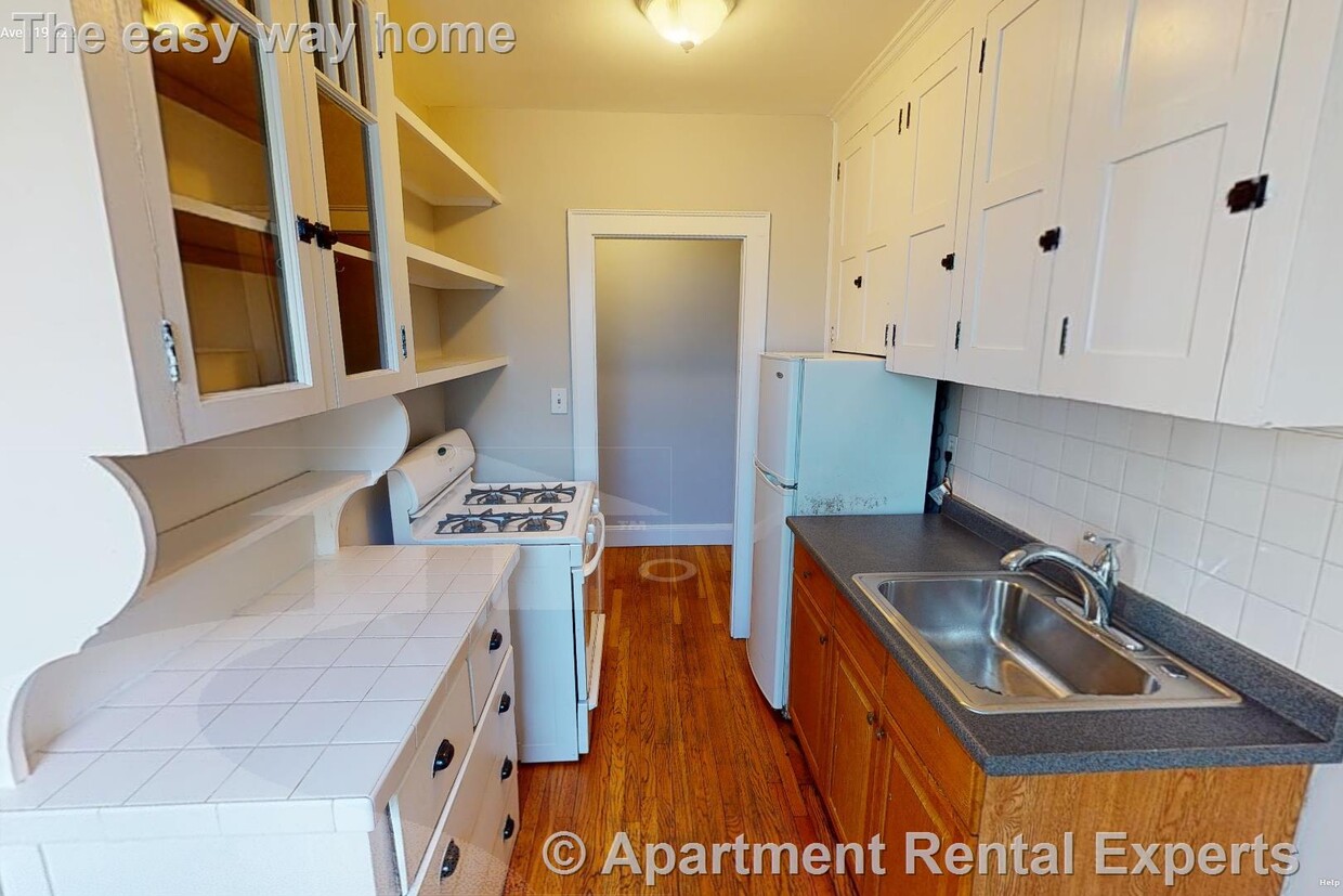 Primary Photo - 119 College Ave