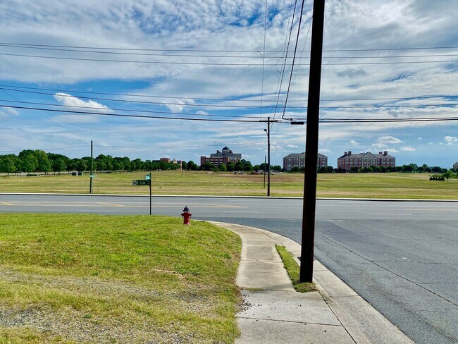 Foto del edificio - Spacious 2 Bedroom 1 Bathroom House, Just Blocks from Downtown Kannapolis and New Baseball Stadium