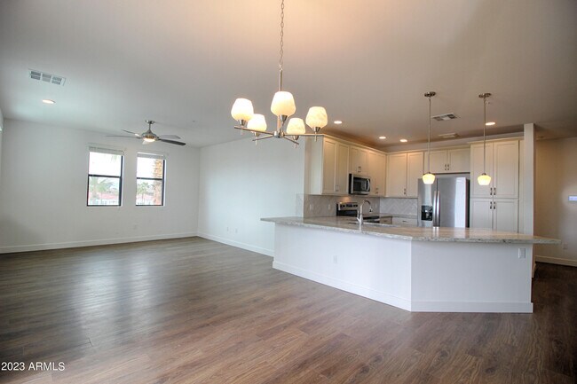 Building Photo - 2511 W Queen Creek Rd