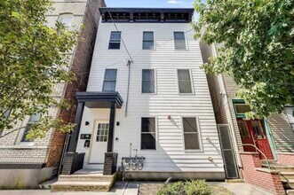 Building Photo - 25 St Pauls Ave