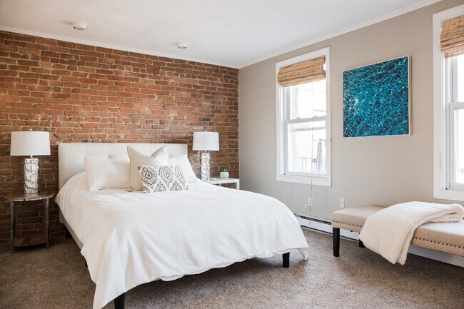 Foto del edificio - 215 Canton W St