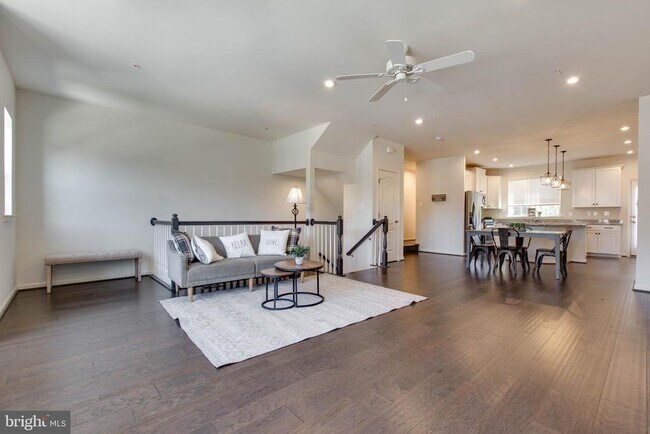 Foto del edificio - 3058 Bretons Ridge Way