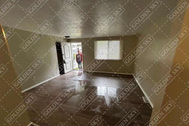 Building Photo - 3535 Alpine Pl