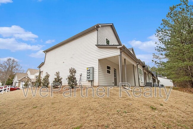 Building Photo - 120 Crestpoint Rd