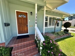 Building Photo - 1306 E Oakmont Ave
