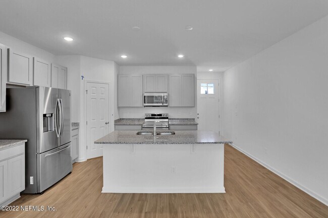 Foto del edificio - 90 Ridge Lake Rd