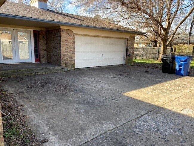Foto del edificio - Large 3 bed/2 bath home in nice neighborhood  in Denison!