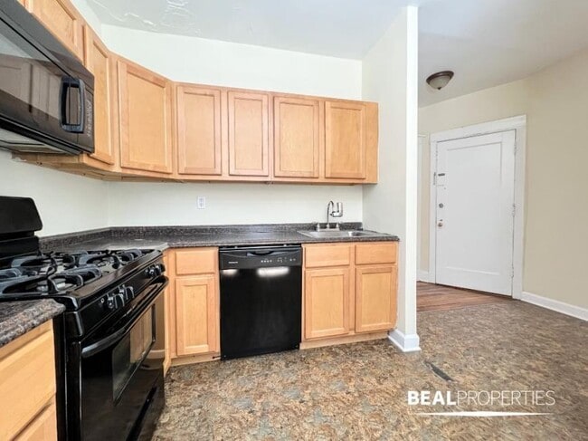 Building Photo - 2 bedroom in CHICAGO IL 60640