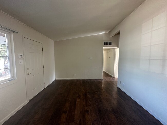 Foto del edificio - 1316 Thorsen Ave