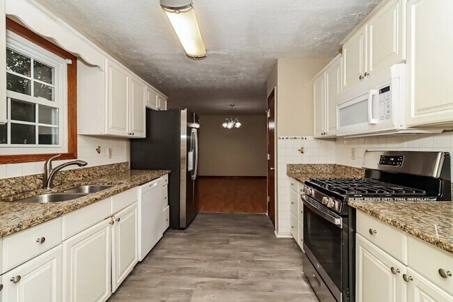 Foto del edificio - 3142 Country Lake Dr