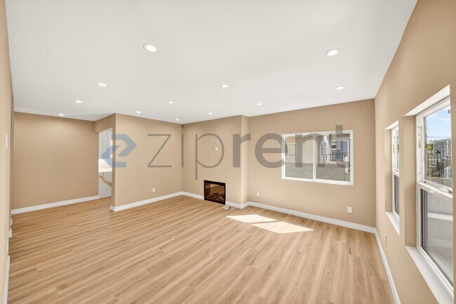 Building Photo - Unit 1/2