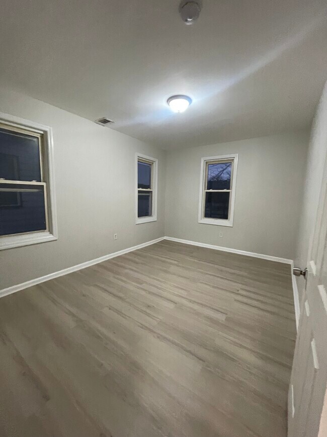 Unit 1 - 139 Goodwin Ave