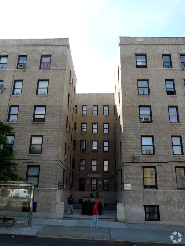 Building Photo - 2080-2090 Grand Concourse