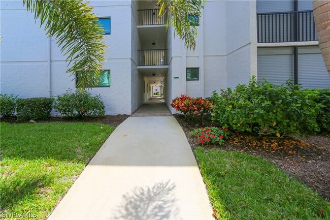 Building Photo - 788 Park Shore Dr