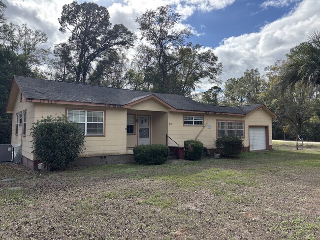 Foto del edificio - 12 Howell Rd