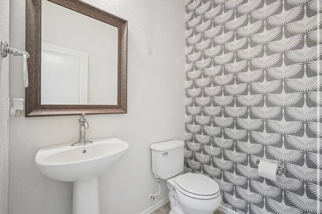 Powder bathroom - 27458 Camino Tower