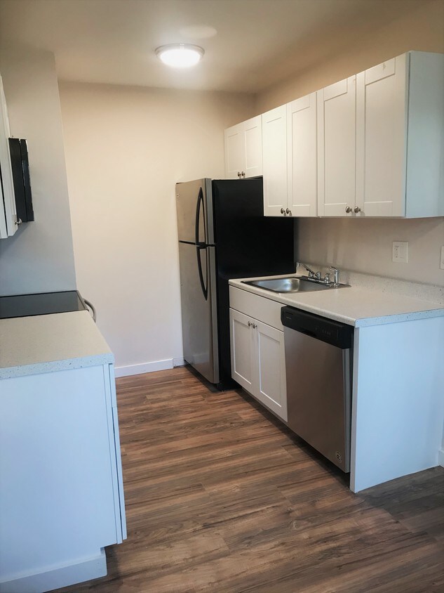 Kitchen - 400 Magnolia St