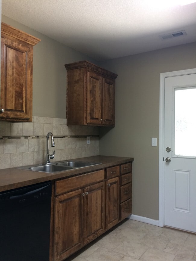 Foto del edificio - 610 A W Market St