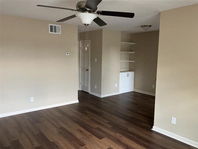 Foto del edificio - 5550 N Braeswood Blvd