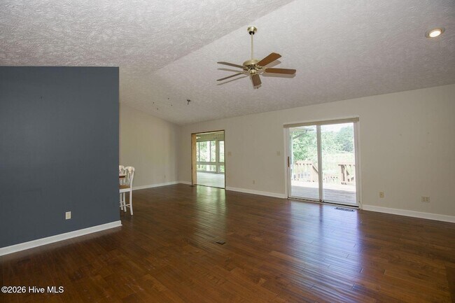 Foto del edificio - 1205 Greenbriar Dr