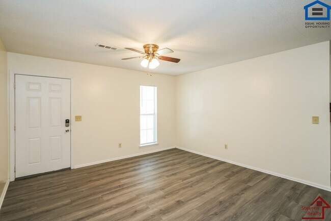 Foto del edificio - 174 Bybee Woods Dr