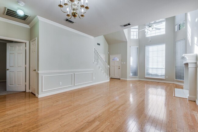 Building Photo - 3147 Waterside Dr