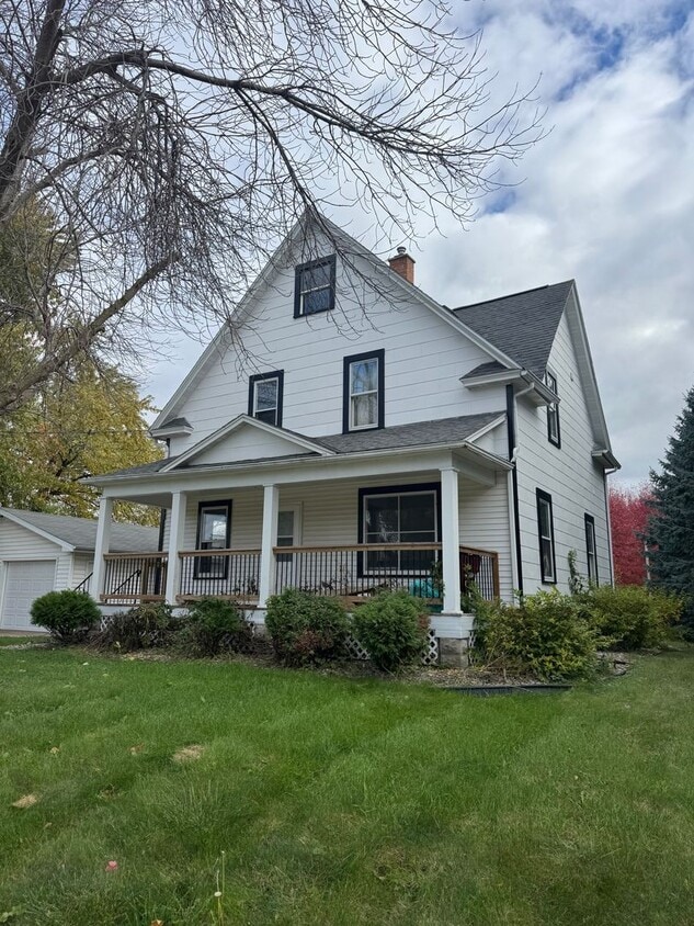 Foto principal - 1421 E Midway Rd