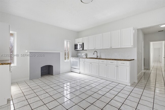 Building Photo - 1745 SW 17th St