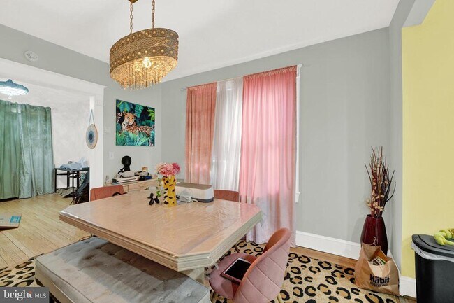 Building Photo - 1618 Eastern Ave NE