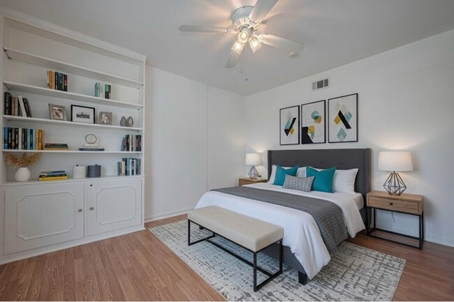 Foto del edificio - 5513 Fairdale Ln