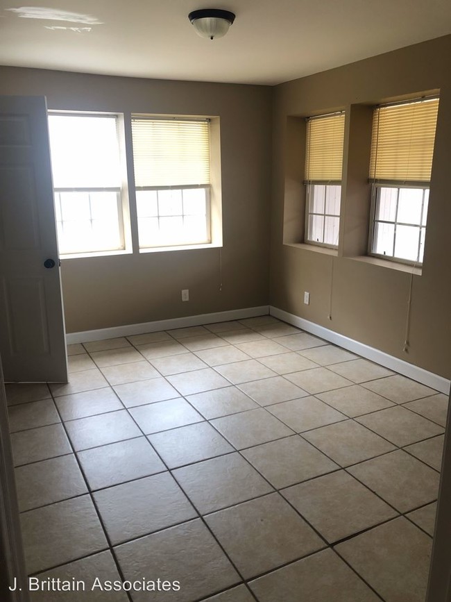 Building Photo - 2 br, 1 bath House - 1021 S Leighton Ave