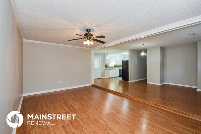 Building Photo - 619 Lakeridge Cir SE