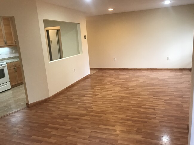 Building Photo - 10 Pine Cluster Cir
