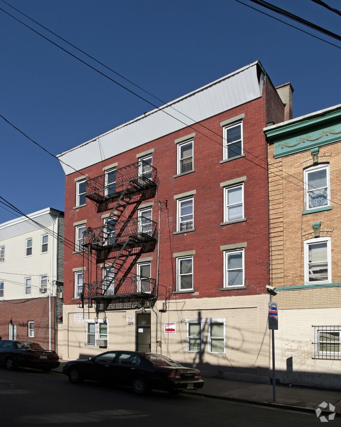 Building Photo - 222-224 3rd St